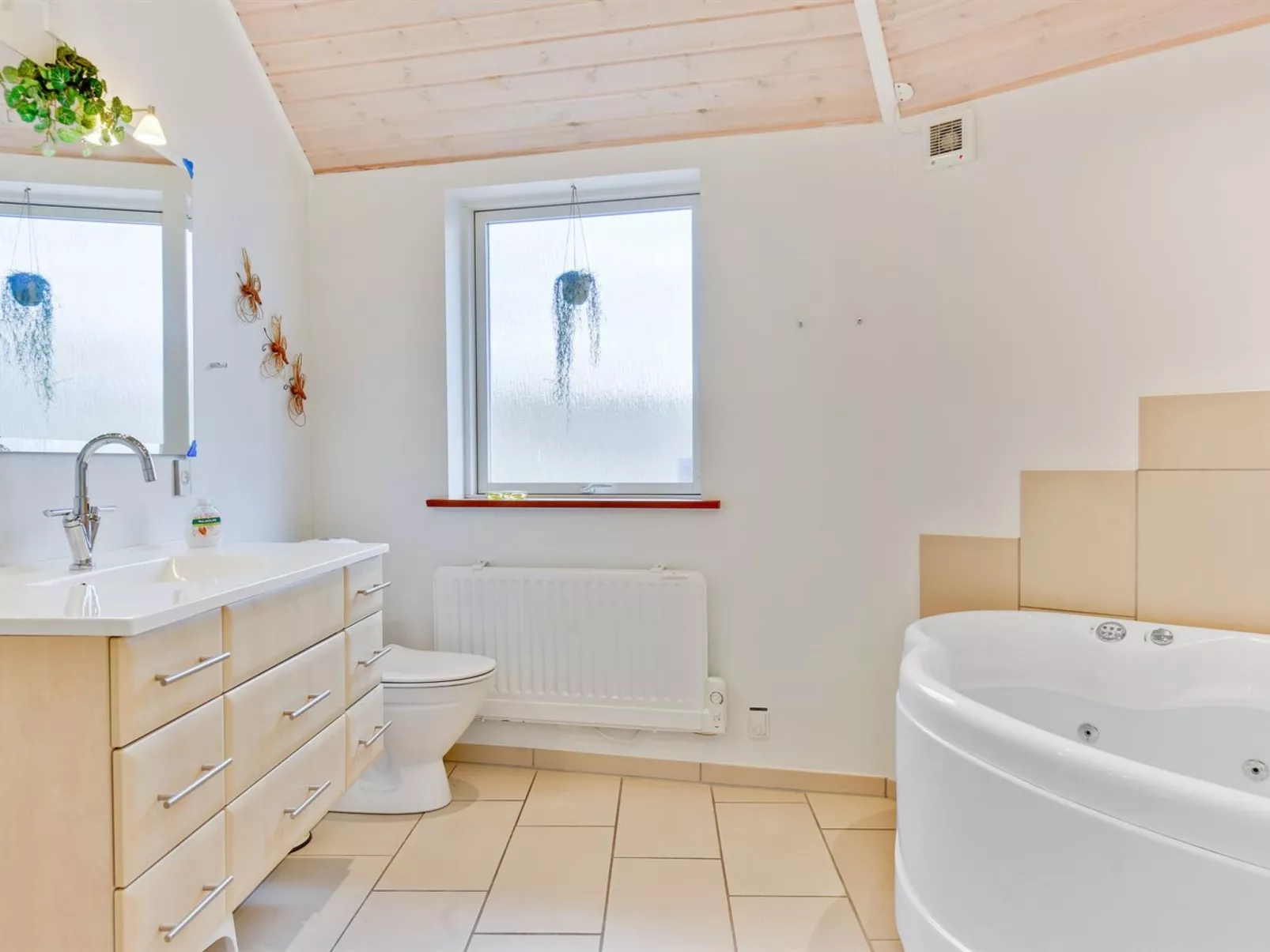 "Adrienne" - 35km from the sea-Inside