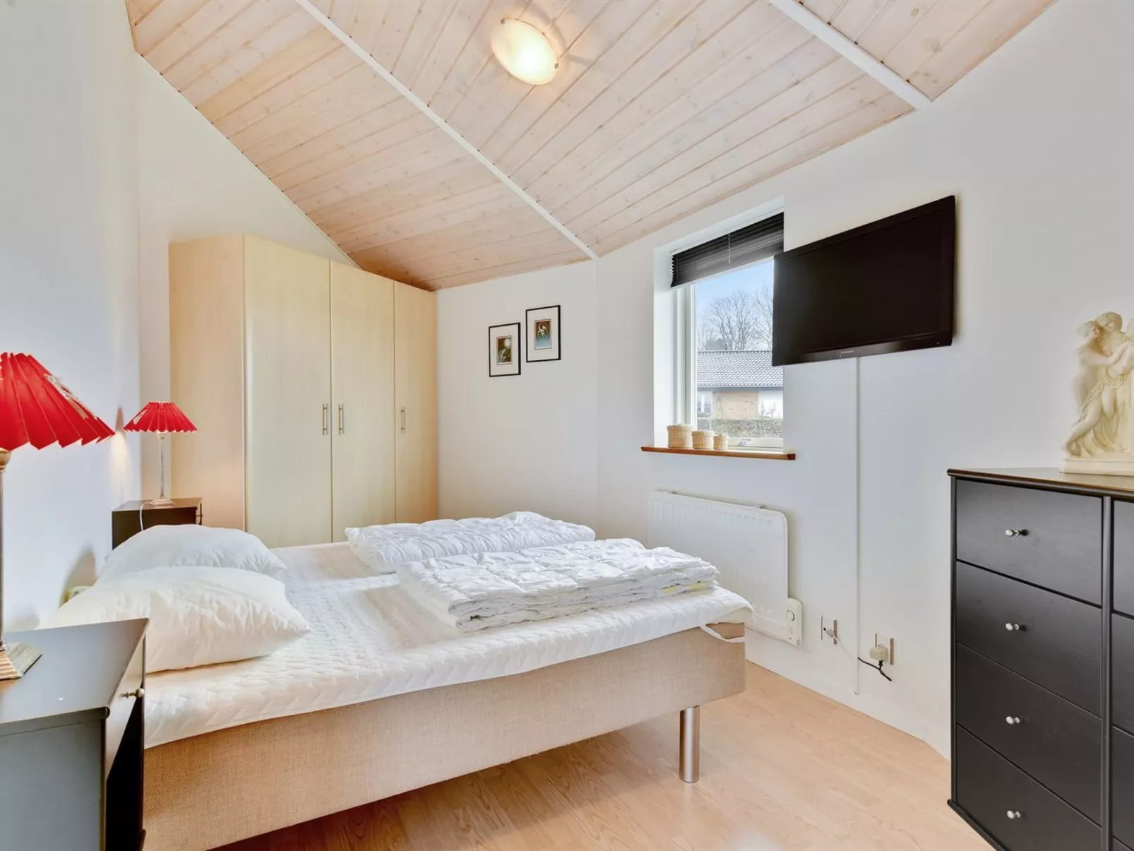 "Adrienne" - 35km from the sea-Inside