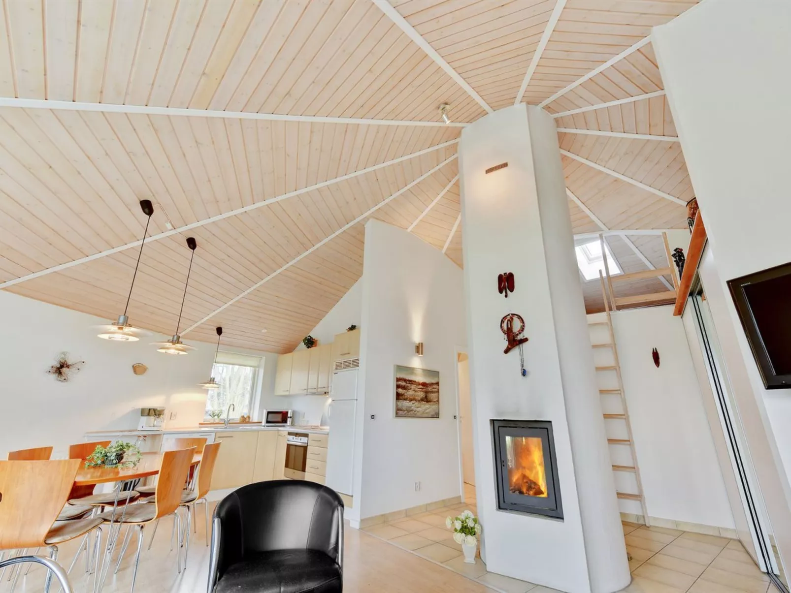 "Adrienne" - 35km from the sea-Inside