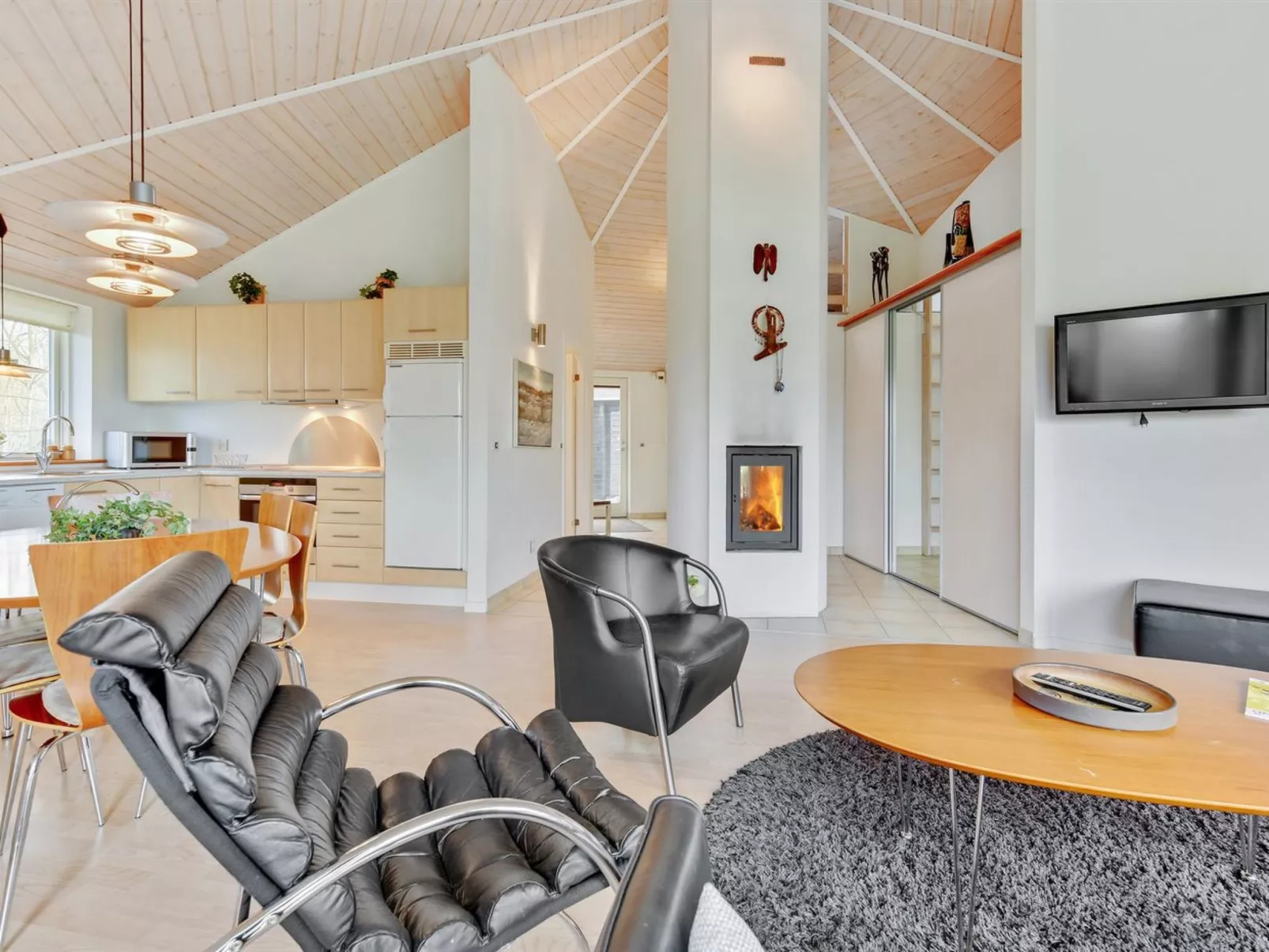 "Adrienne" - 35km from the sea-Inside