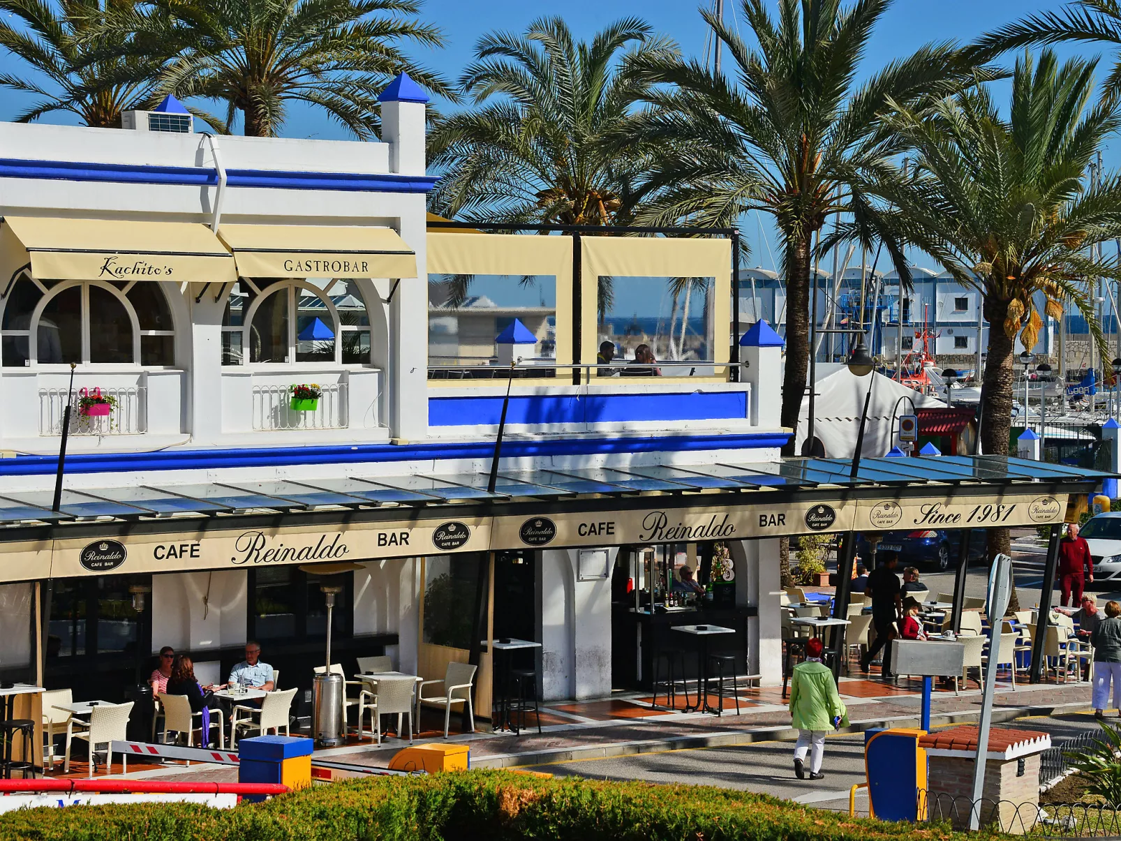 Puerto Paraíso-Outside
