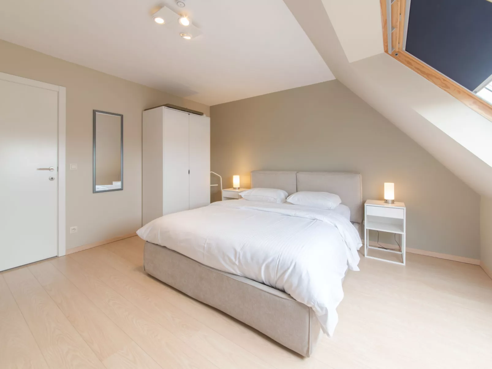 Paul's parklane-Inside