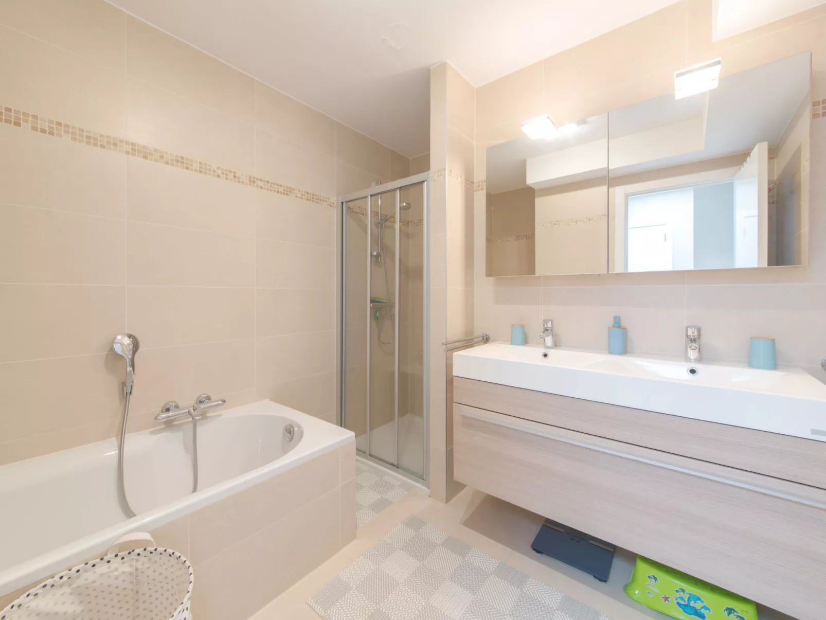Paul's parklane-Inside