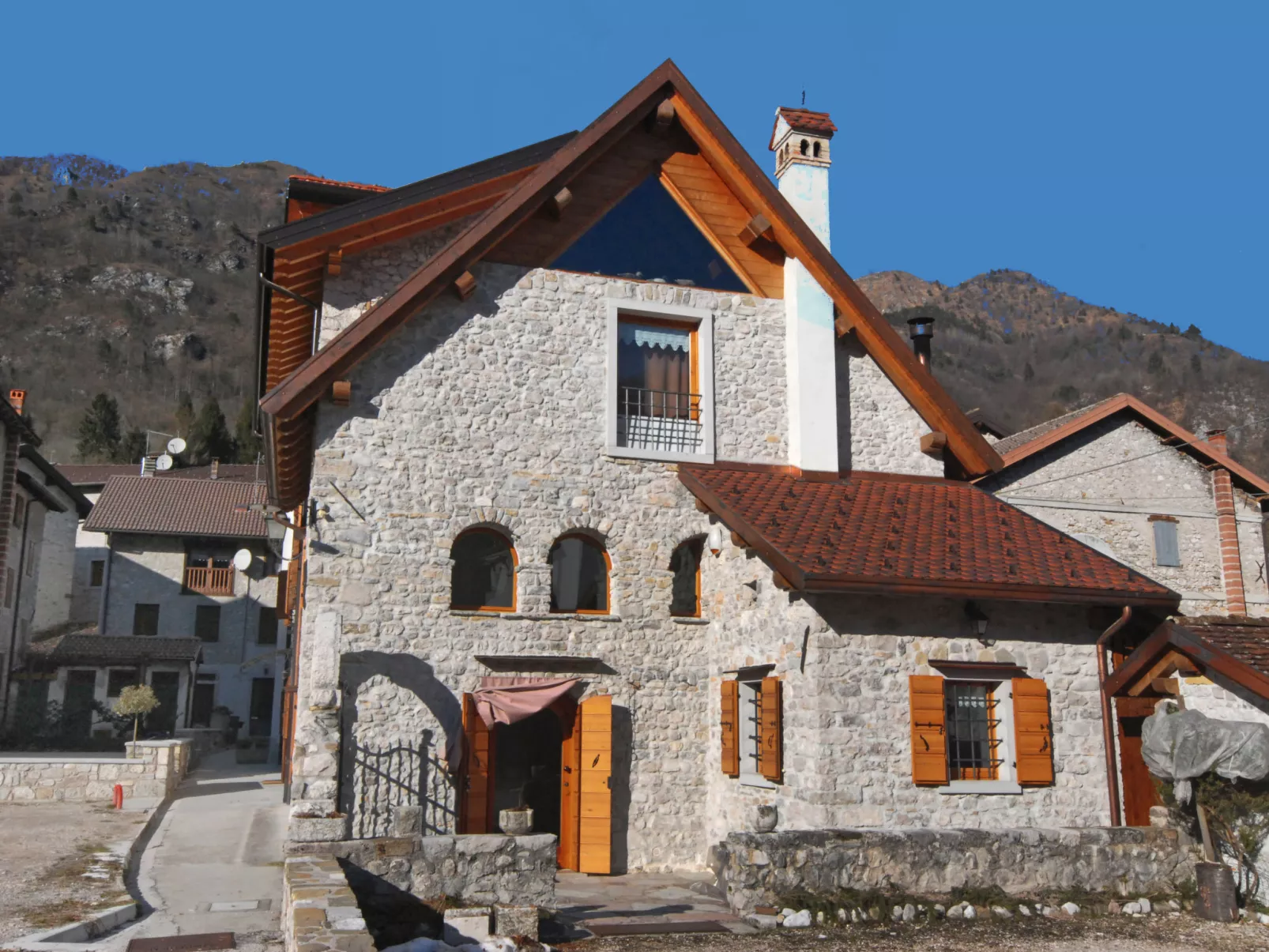 Albergo Diffuso - Cjasa Ustin-Outside