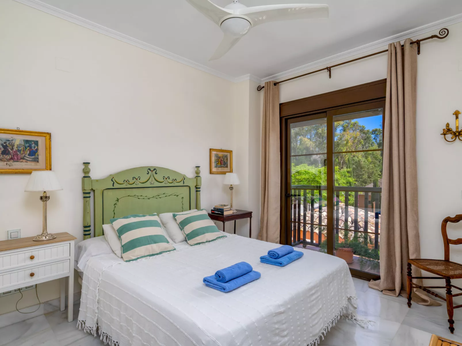 Hacienda del Sol-Inside