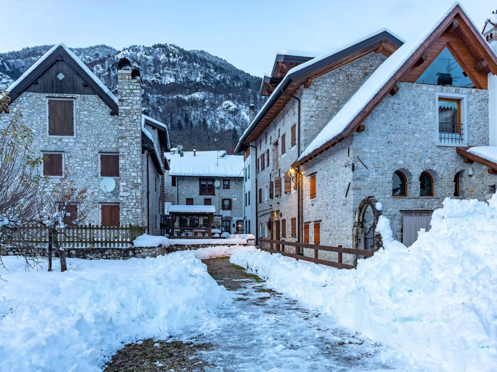 Albergo Diffuso - Cjasa Ustin-Outside