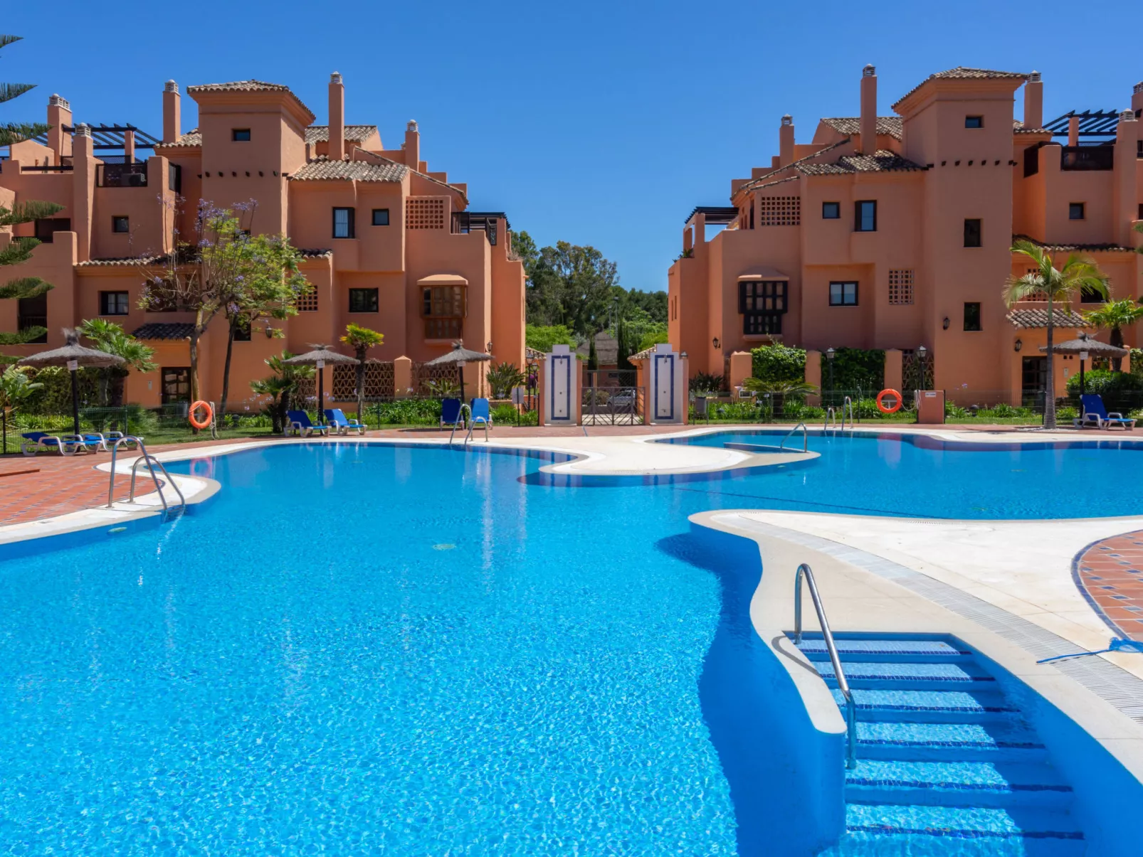 Hacienda del Sol-Outside