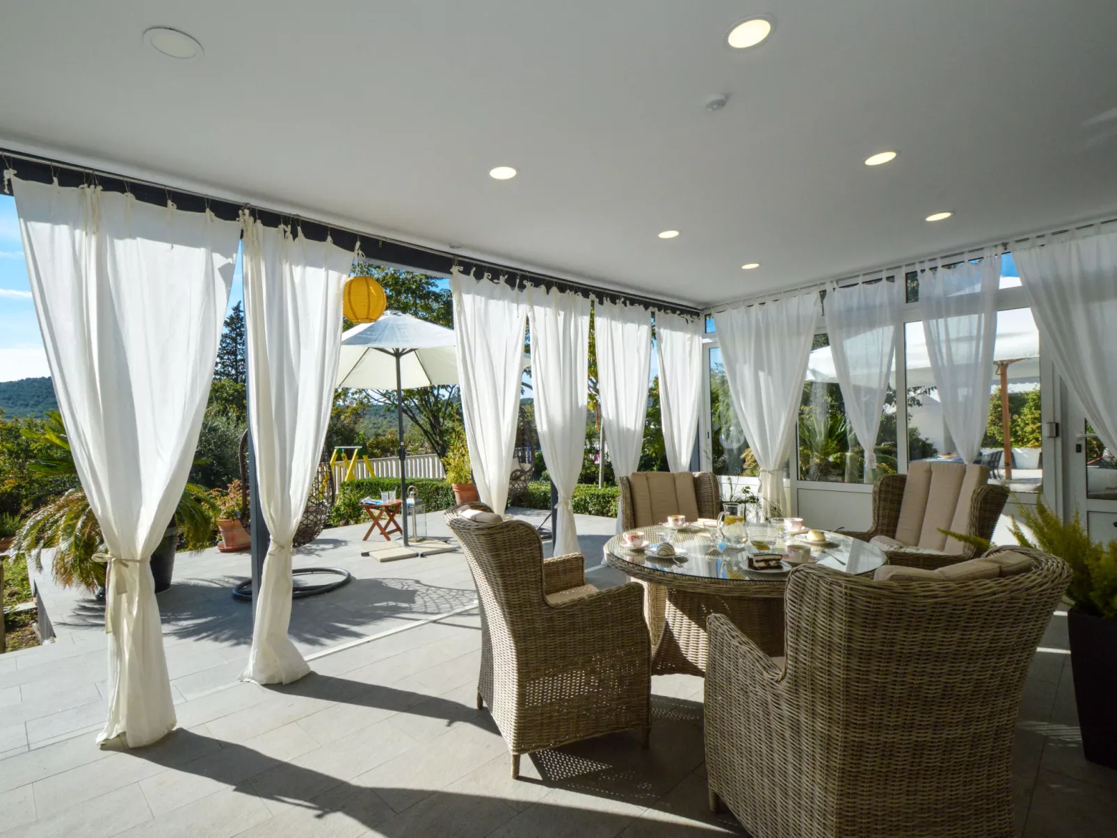Villa Bloom garden-Inside