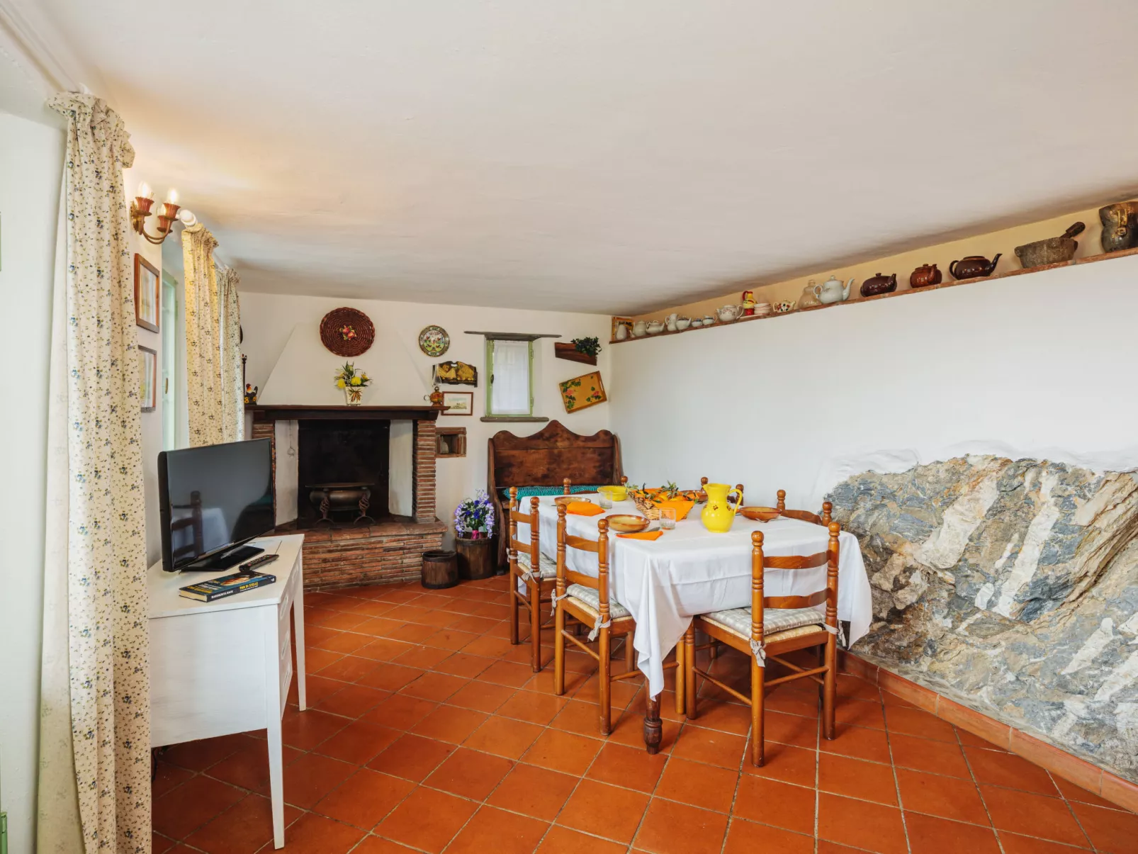 La Capannella-Inside