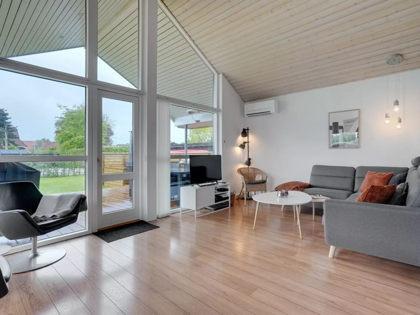 "Nine" - 200m from the sea-Outside