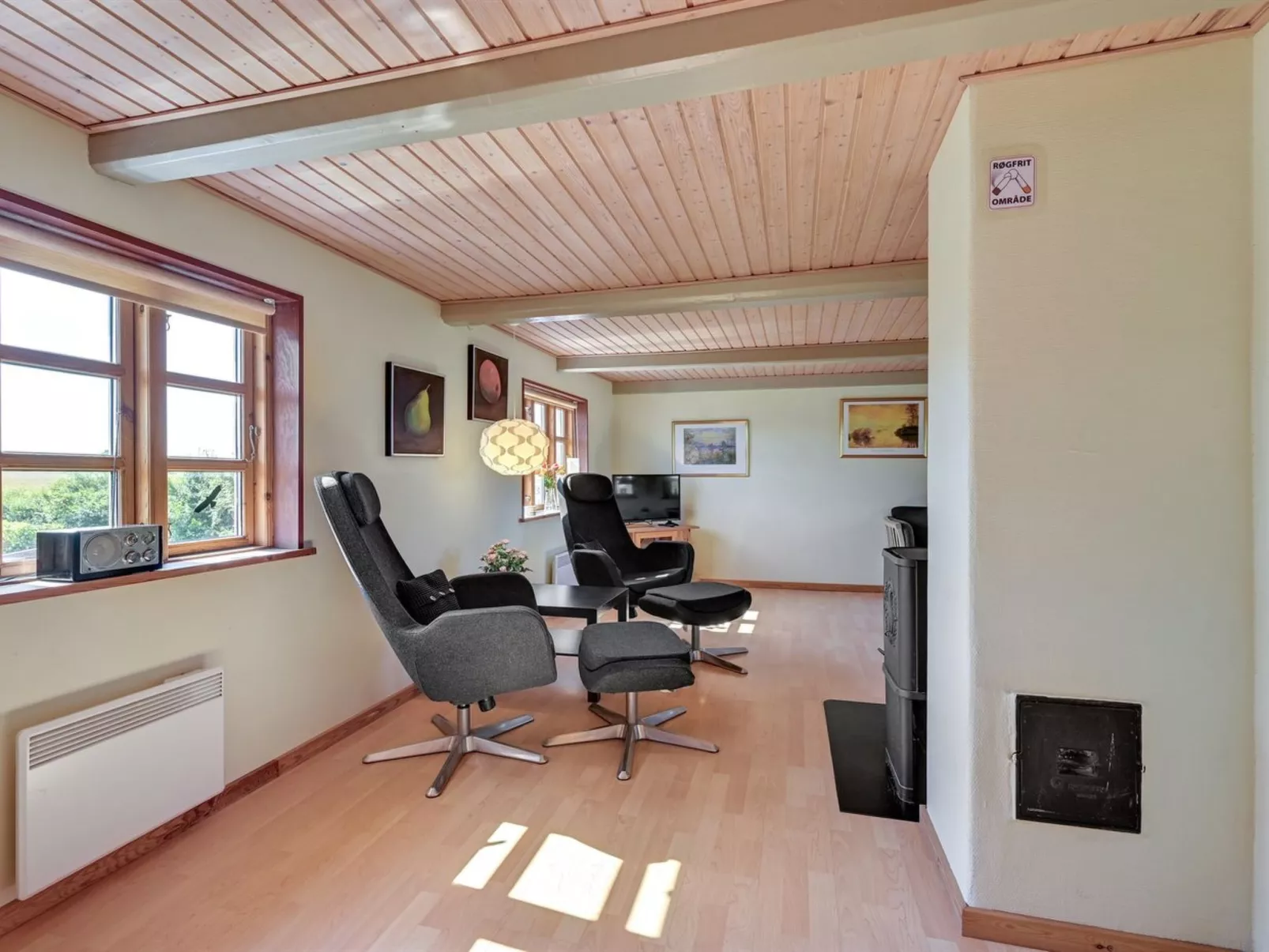 "Aki" - 1.5km from the sea-Inside