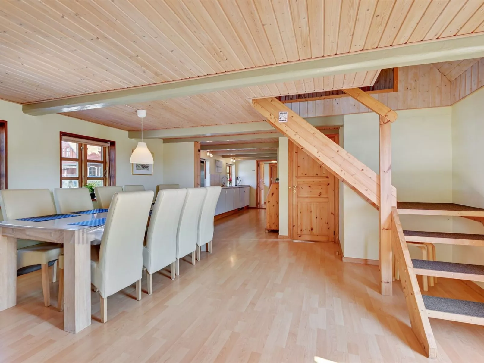 "Aki" - 1.5km from the sea-Inside