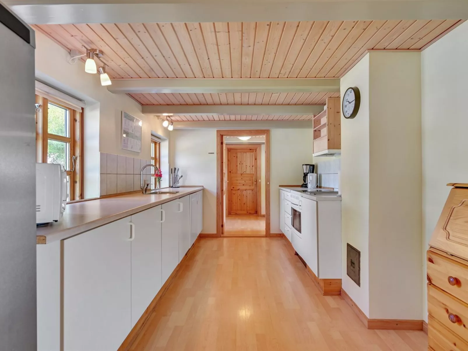 "Aki" - 1.5km from the sea-Inside