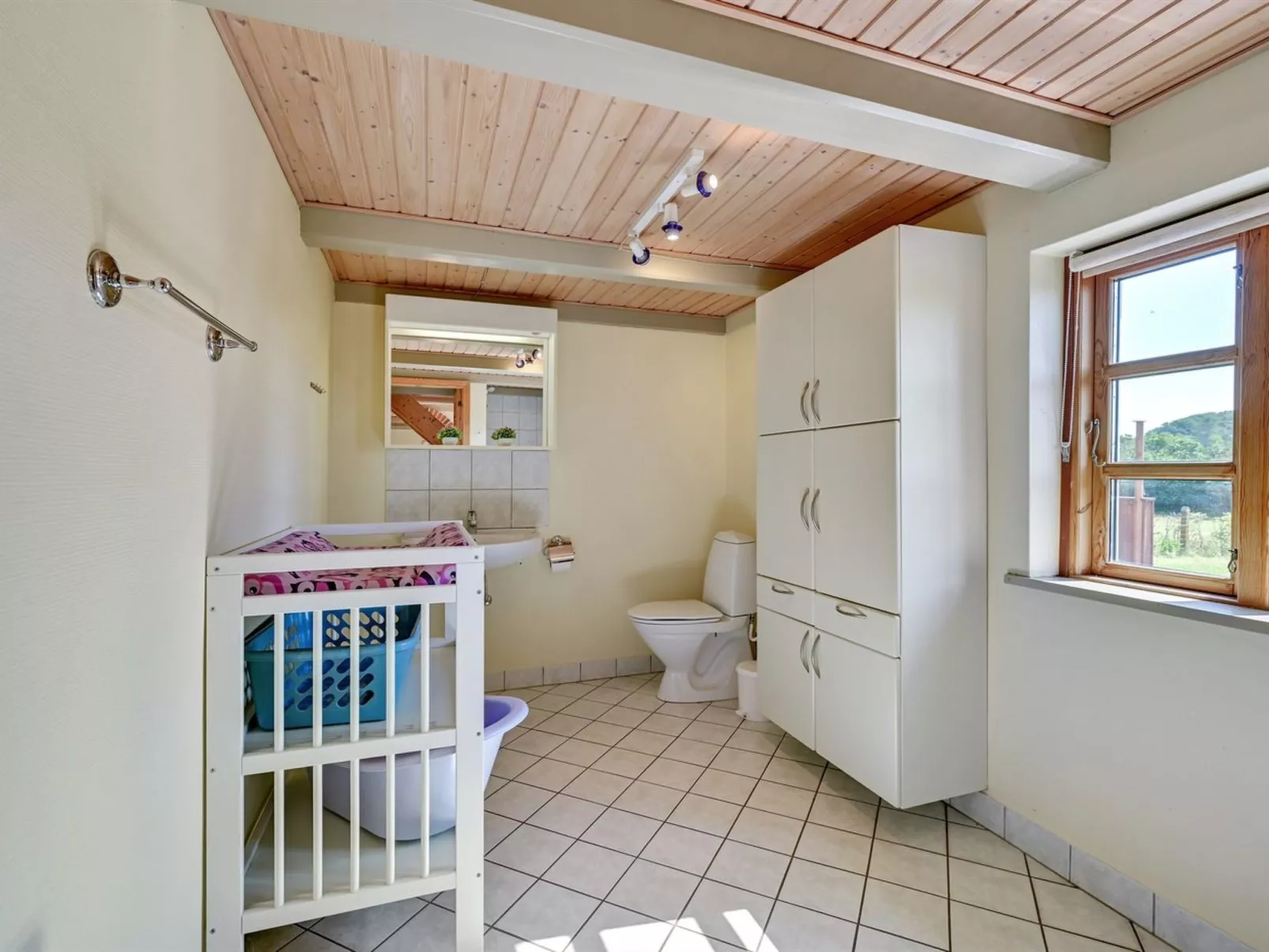 "Aki" - 1.5km from the sea-Inside