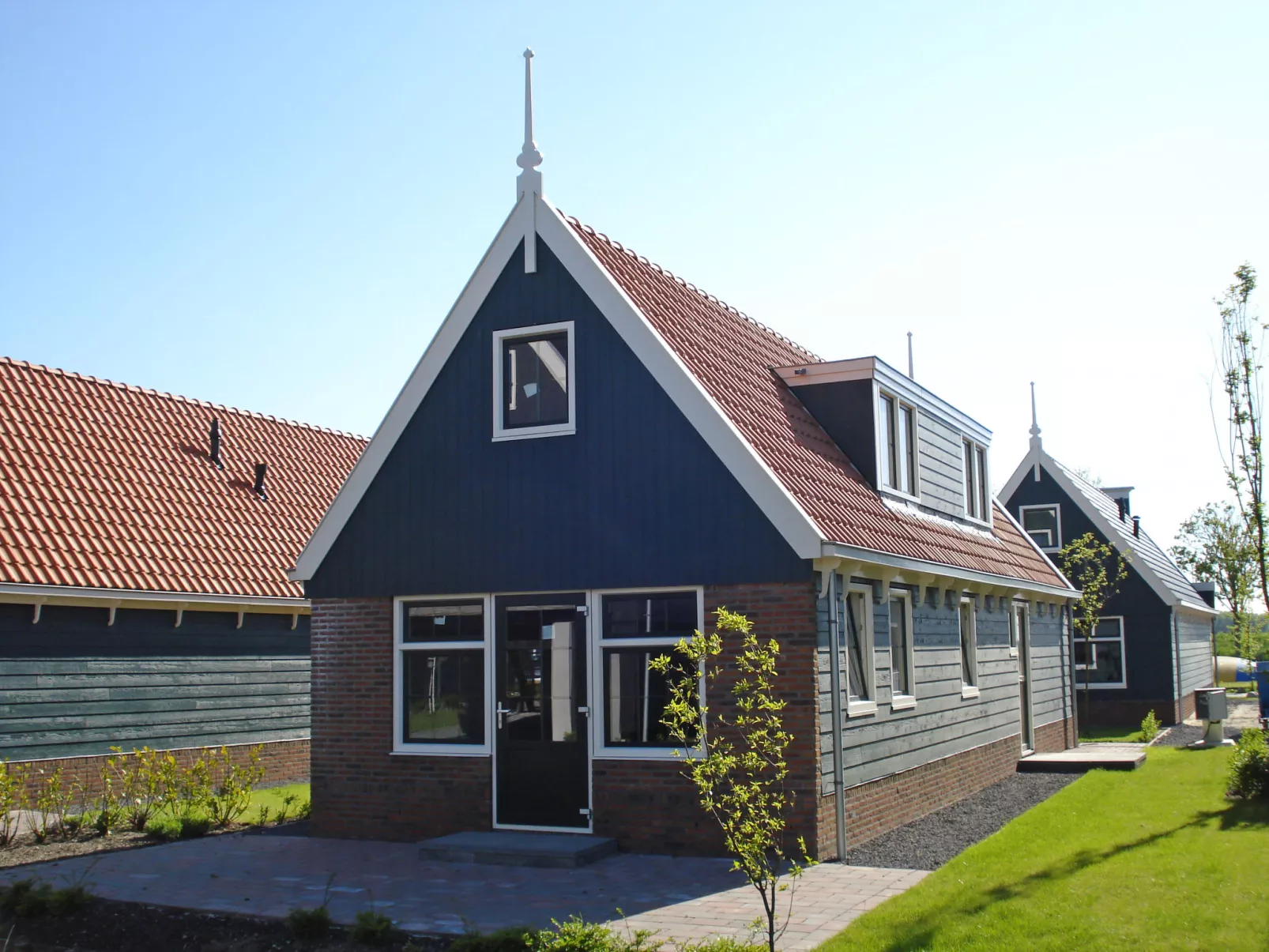 Waterland 6-Outside