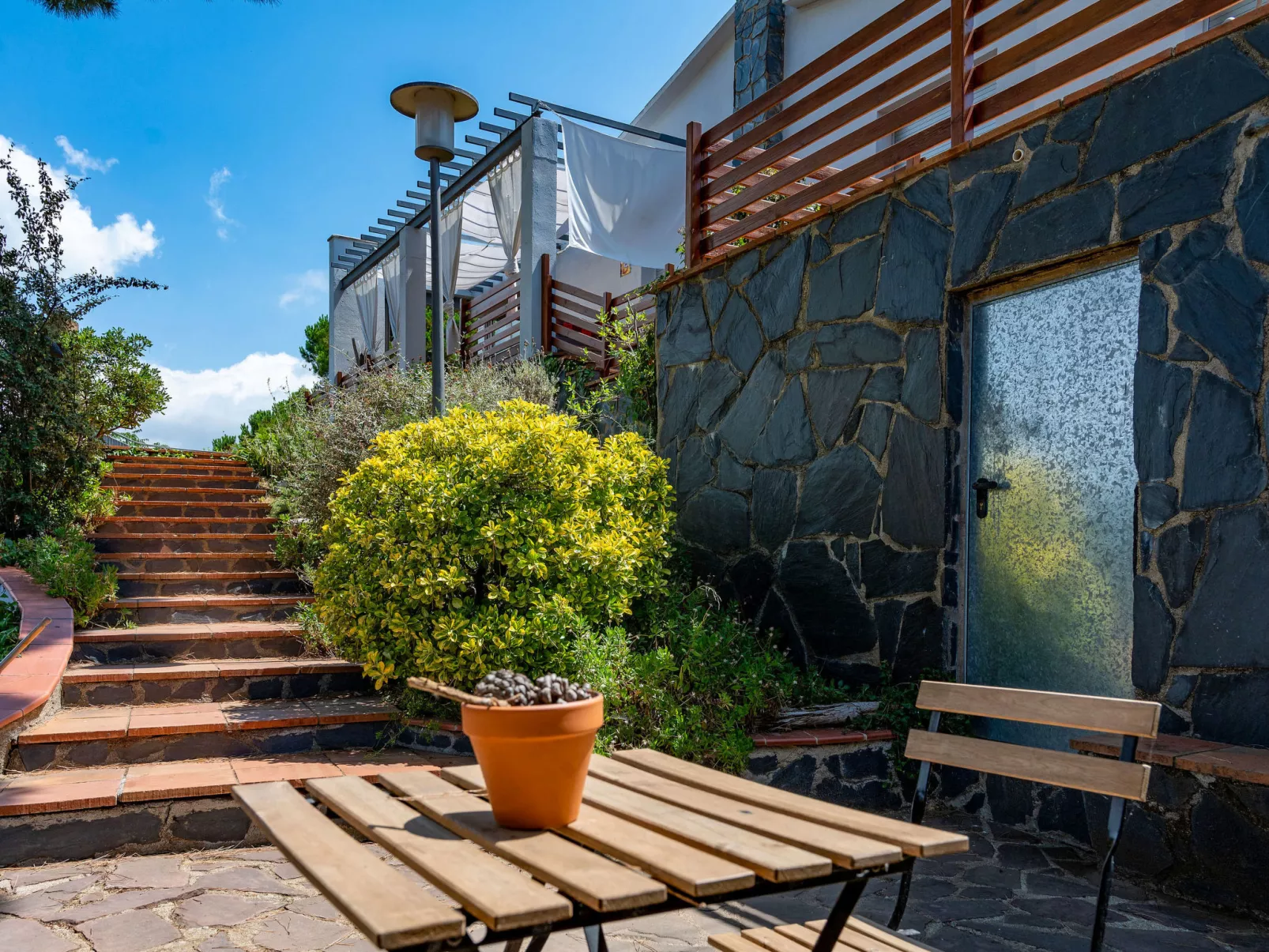 Ginesteres-Outside