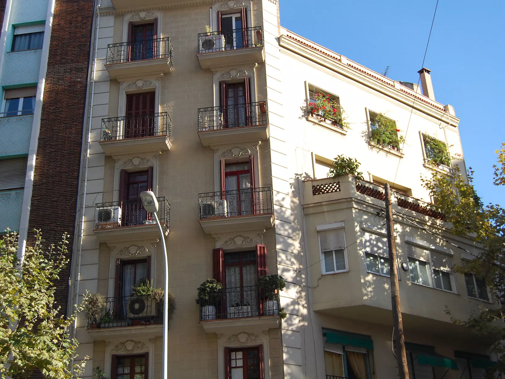 Eixample Dret Valencia / Cartagena-Inside