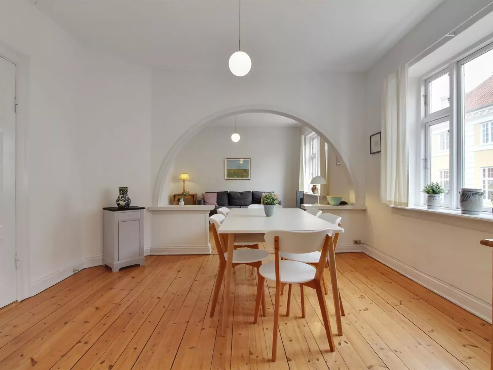 "Gyrth" - 250m from the sea-Inside