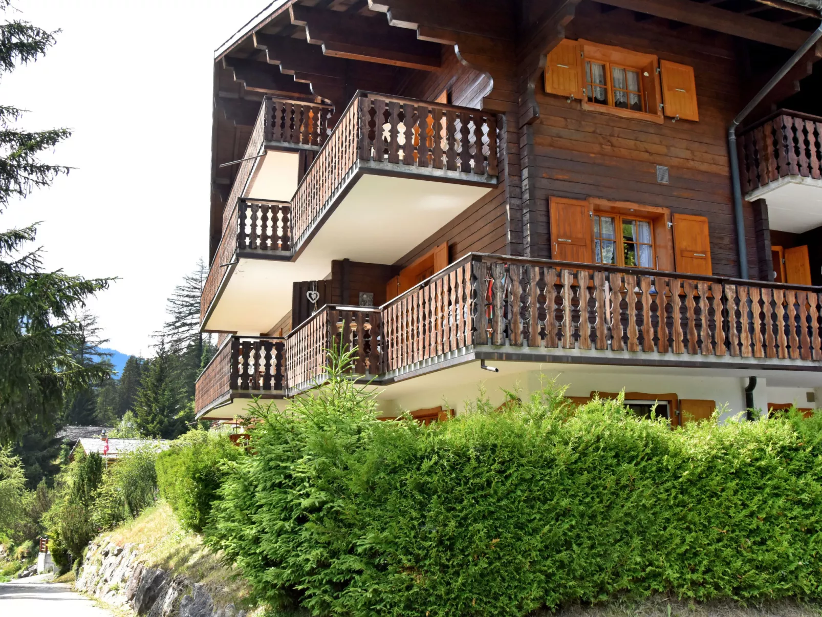 Colline 1-Outside