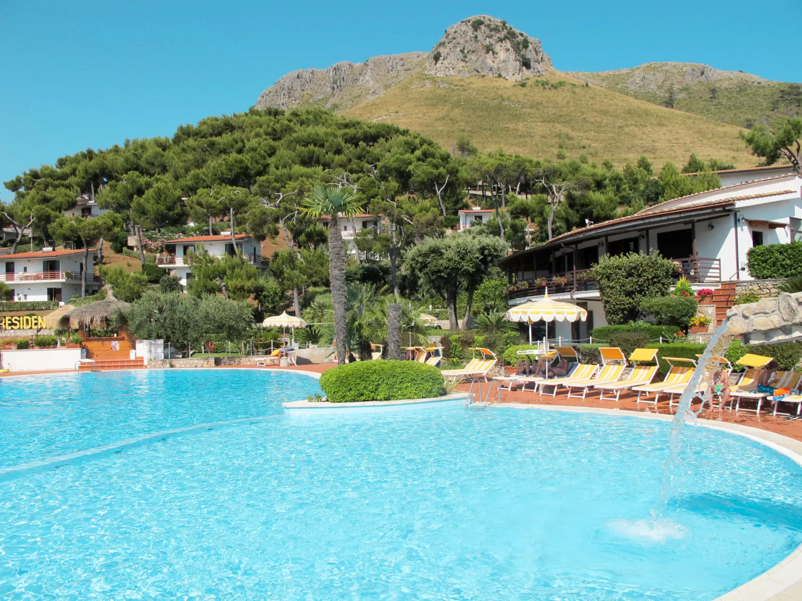 Costa di Kair ed Din-Outside