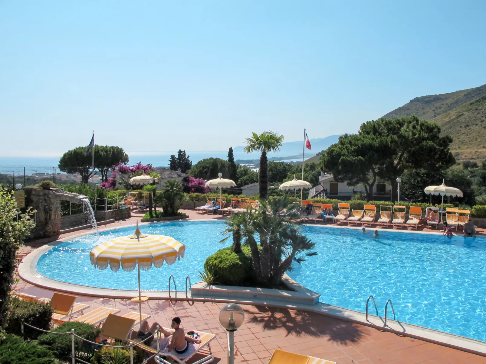Costa di Kair ed Din-Outside