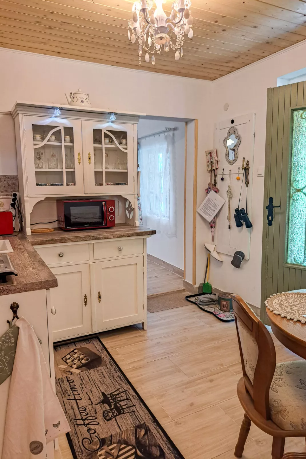 Balatoni Farmhaz-Inside