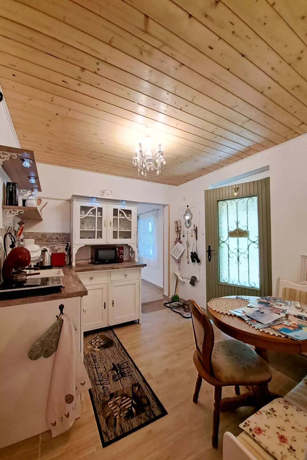 Balatoni Farmhaz-Inside