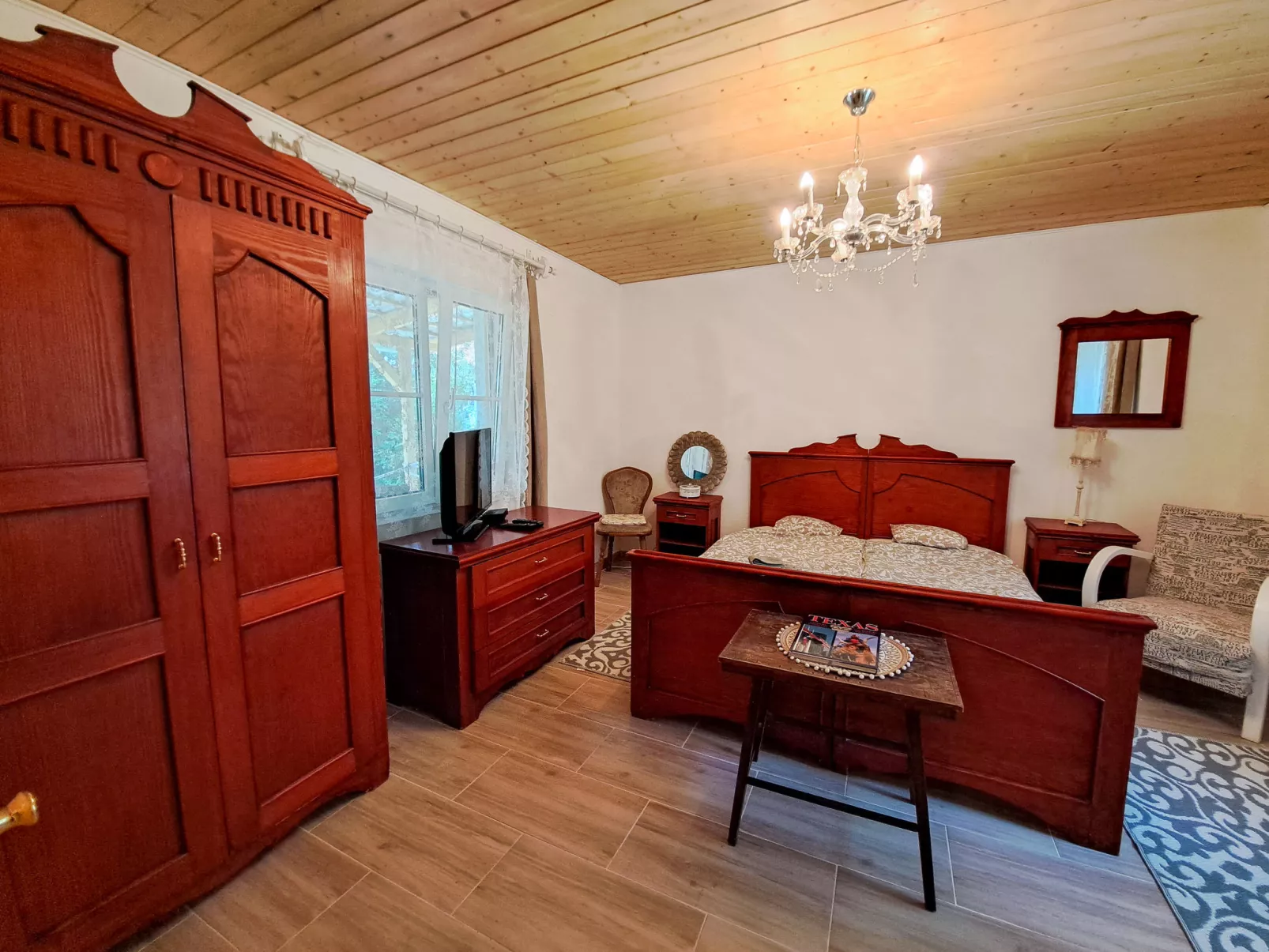 Balatoni Farmhaz-Inside