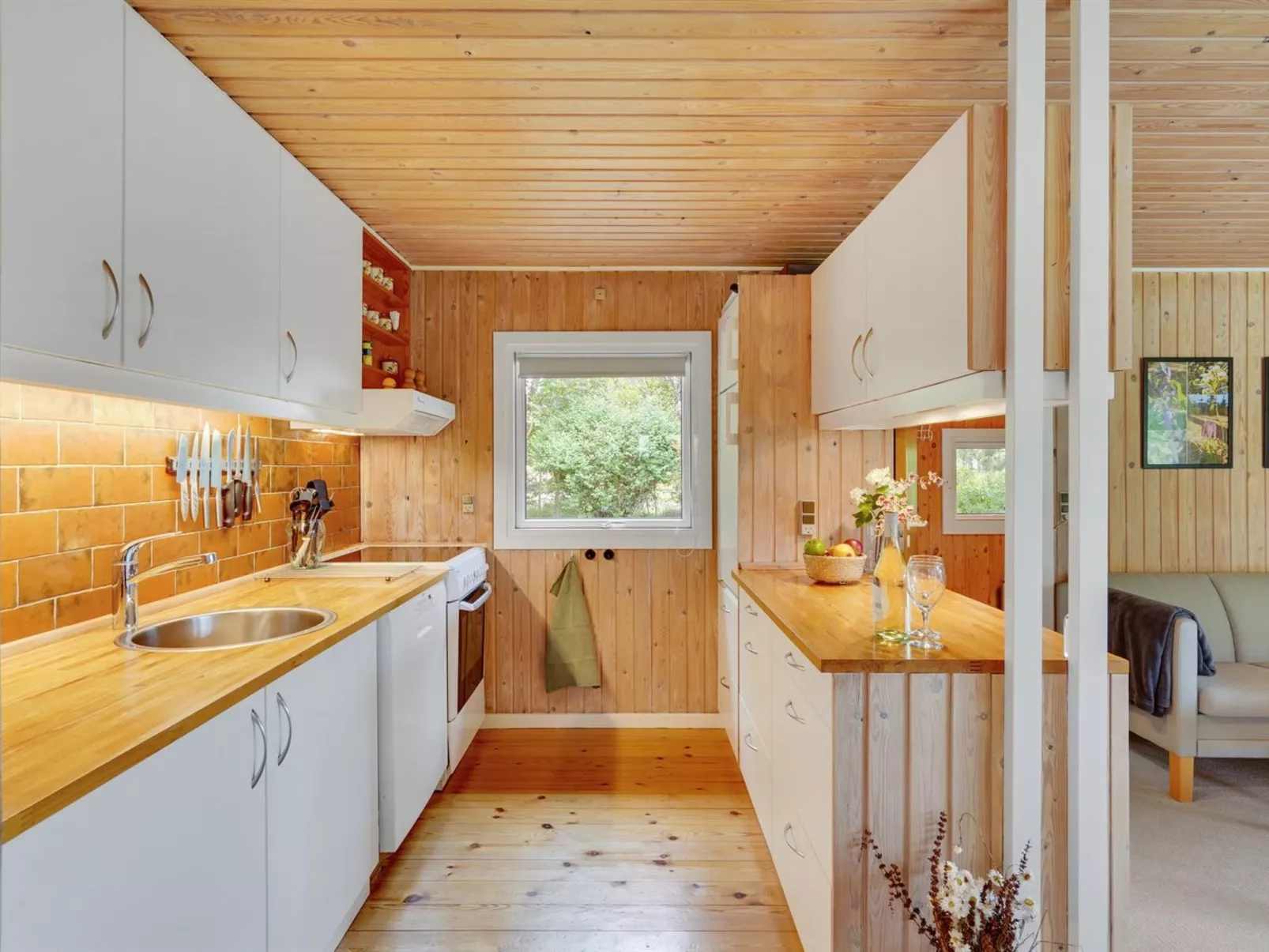 "Farthin" - 800m from the sea-Inside