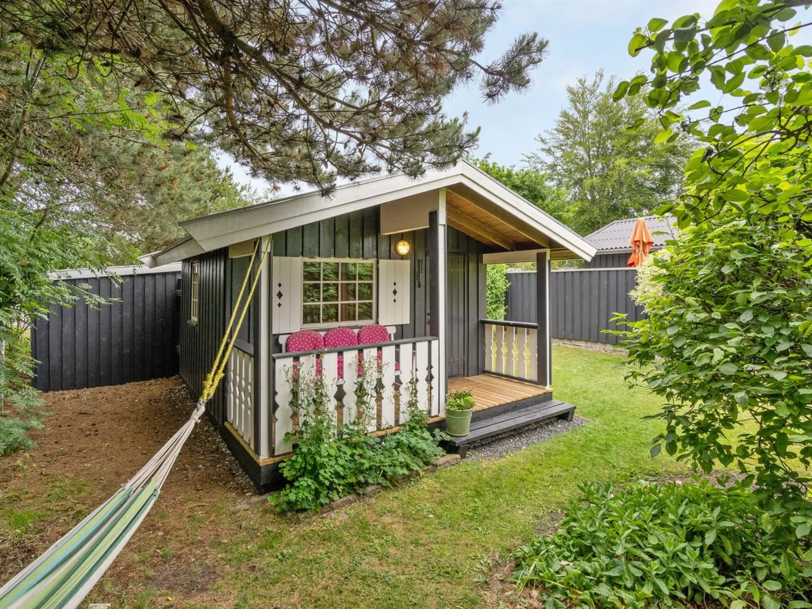 "Farthin" - 800m from the sea-Outside