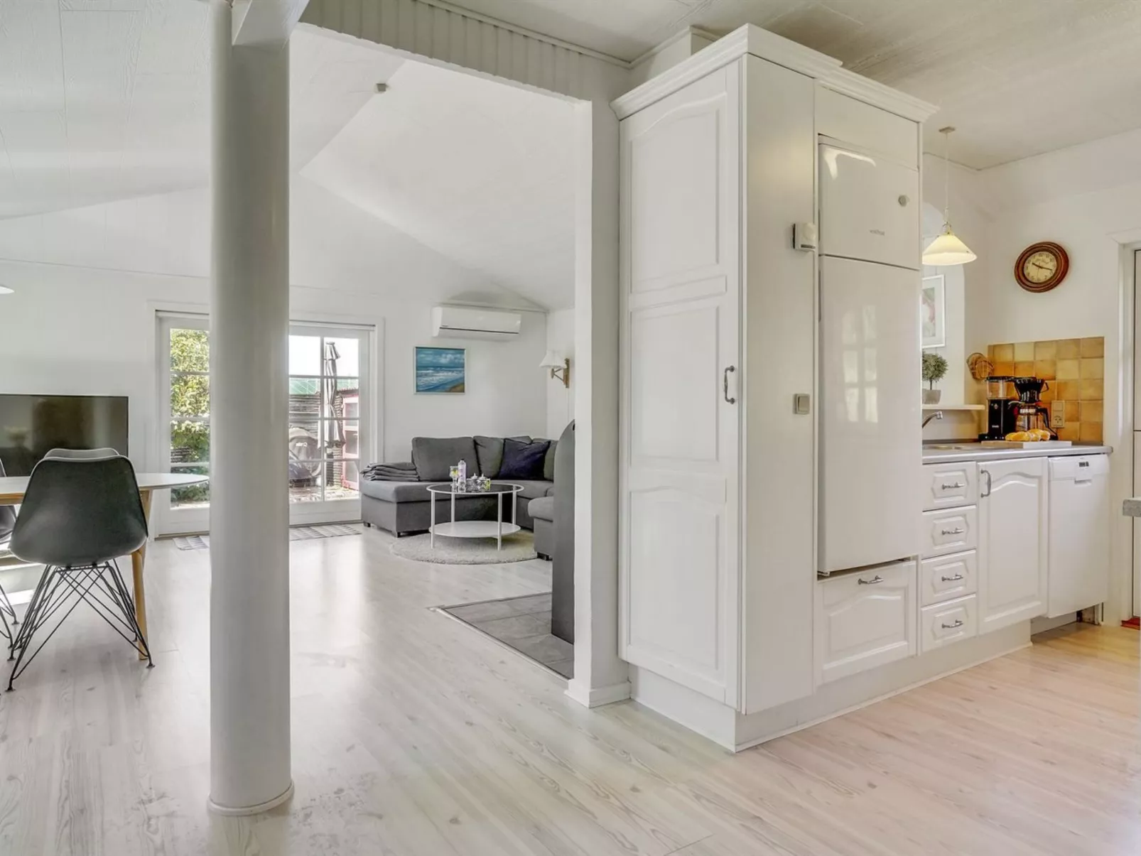 "Aila" - 1.4km from the sea-Inside