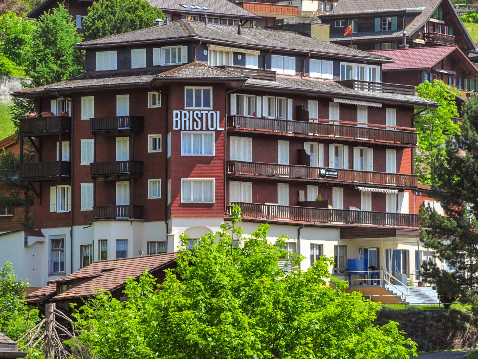 Bristol Apt.18-Outside
