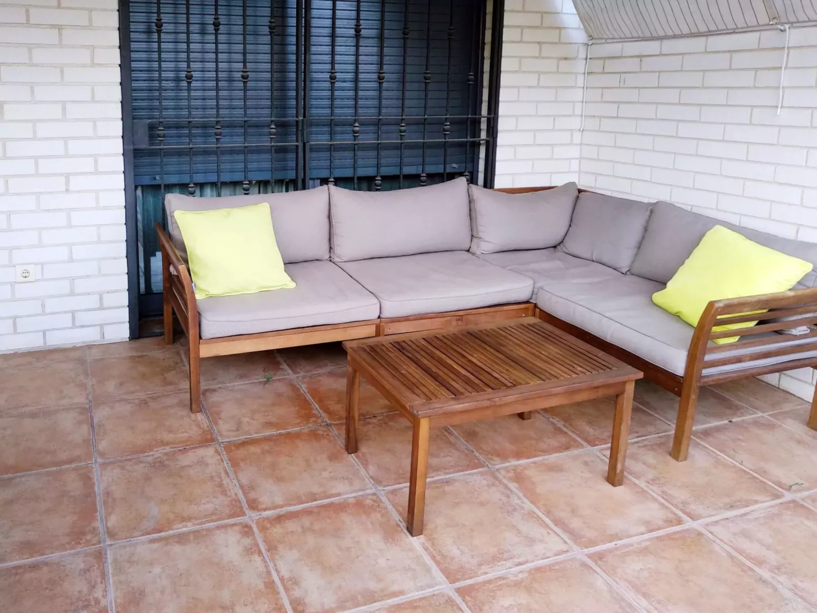 Vila del Far-Outside