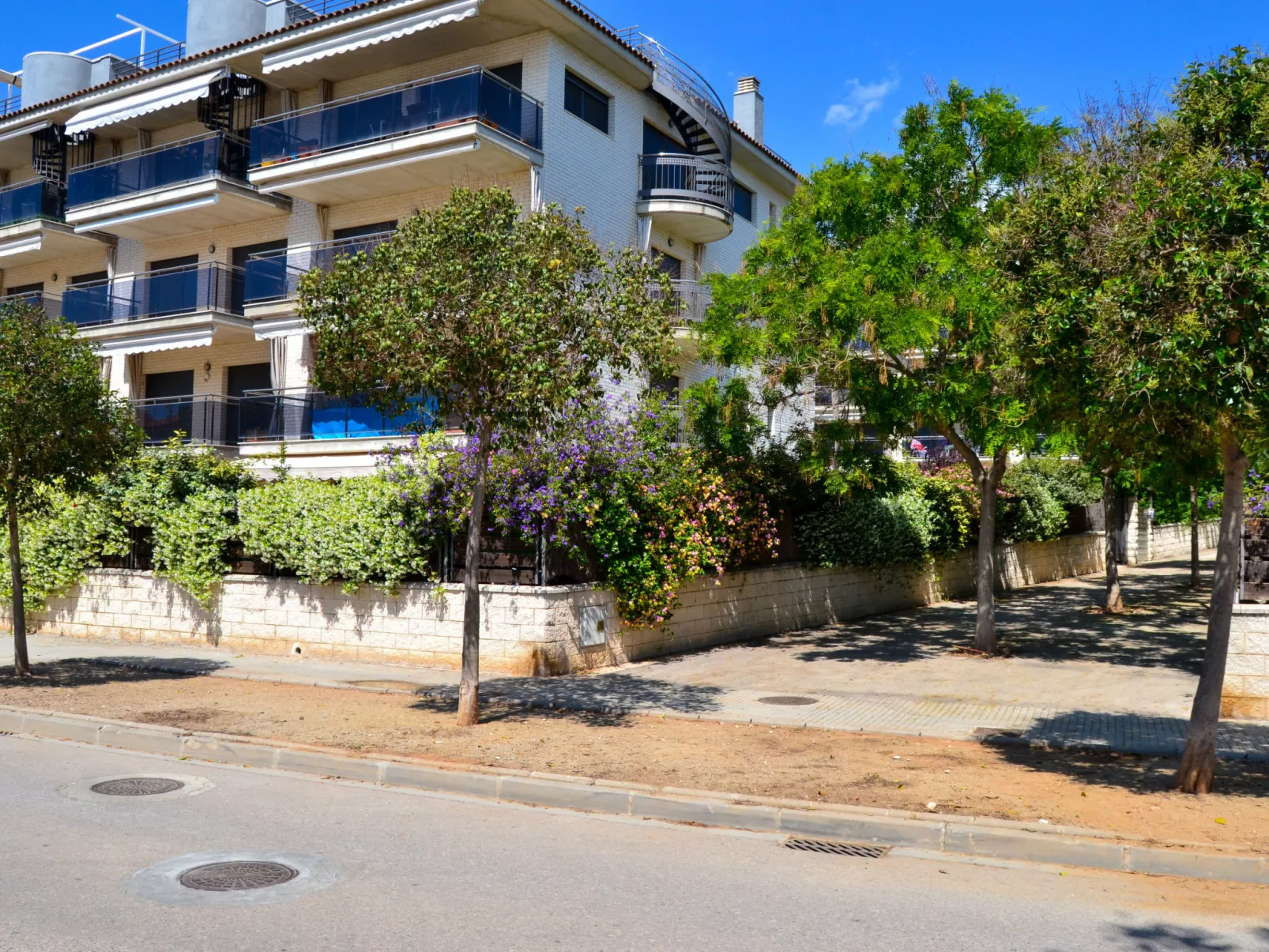 Vila del Far-Outside