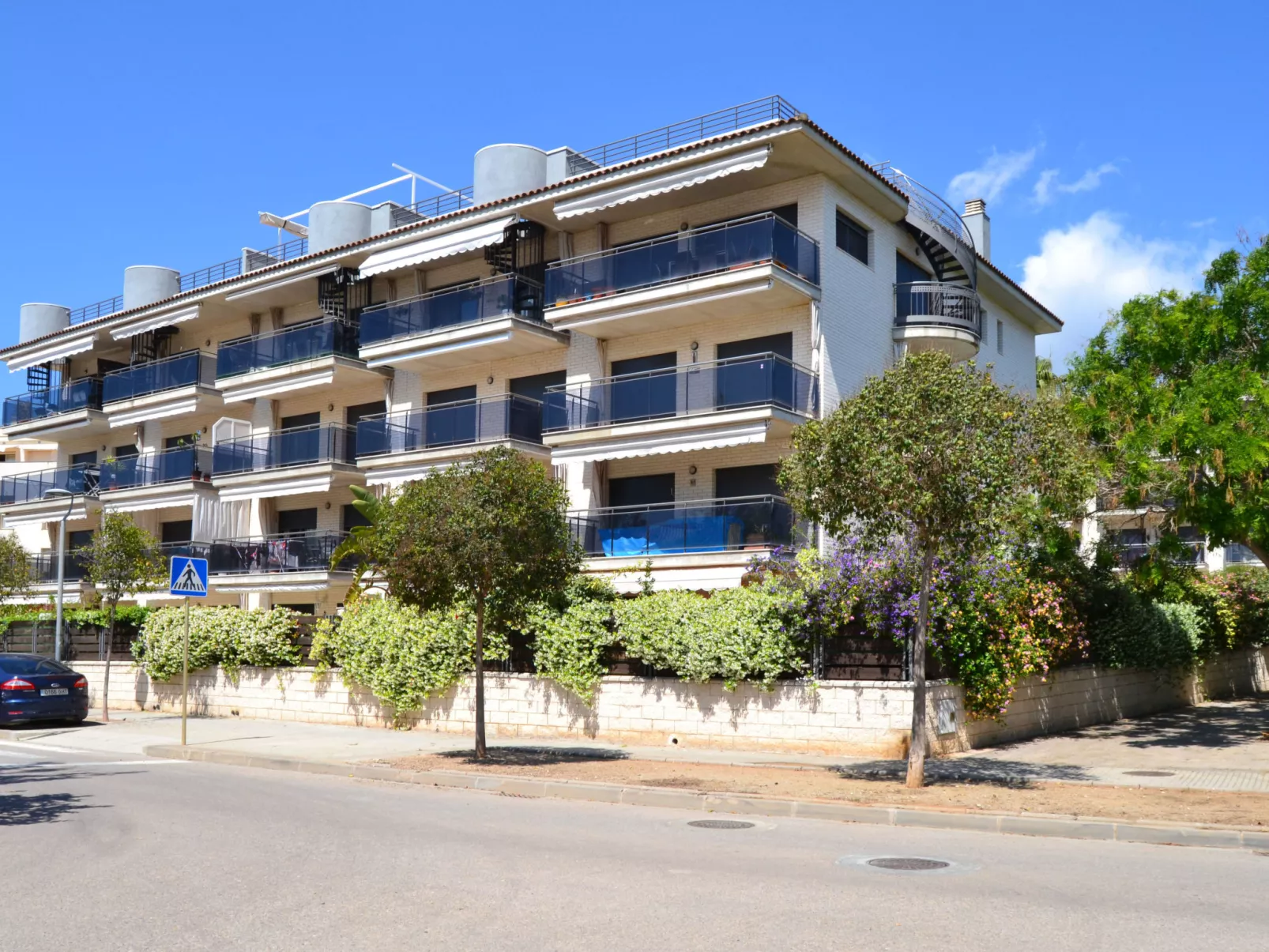 Vila del Far-Outside