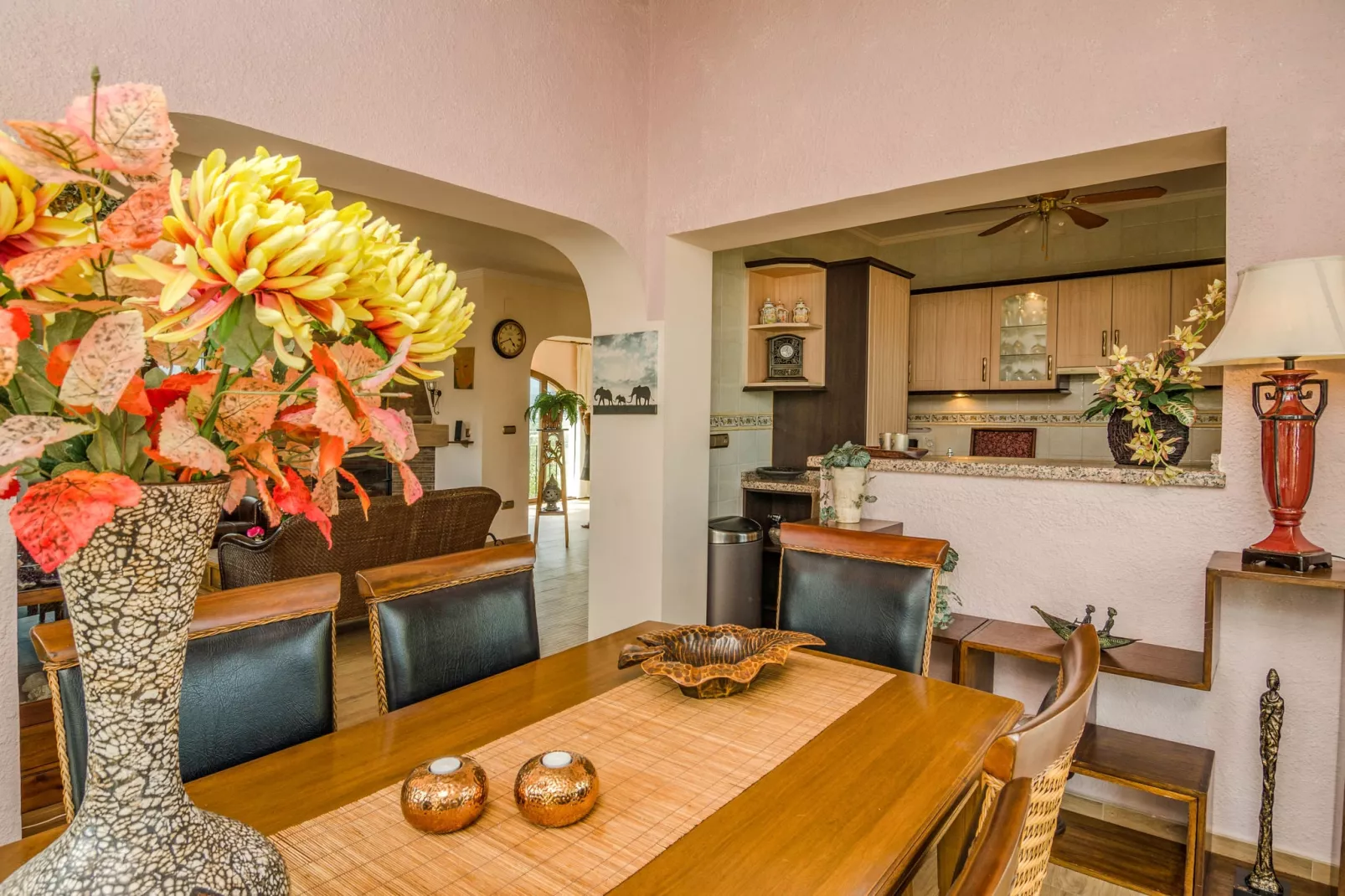 Casa el Paraiso	-Dining room