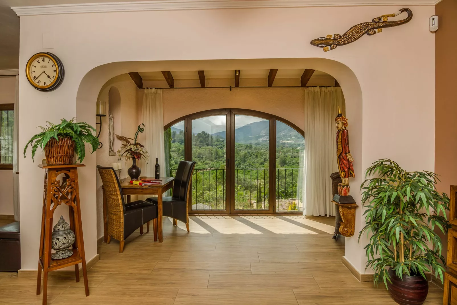 Casa el Paraiso	-Living room