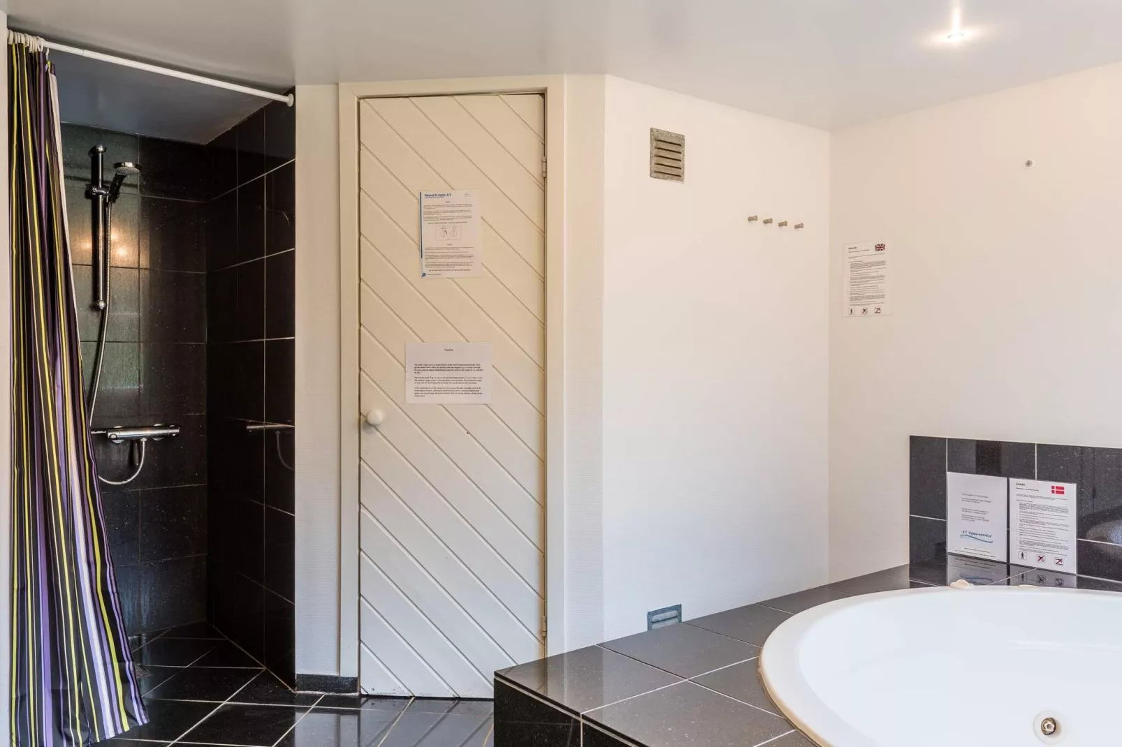 10 Personen Ferienhaus in Blåvand-Wellnessbereich