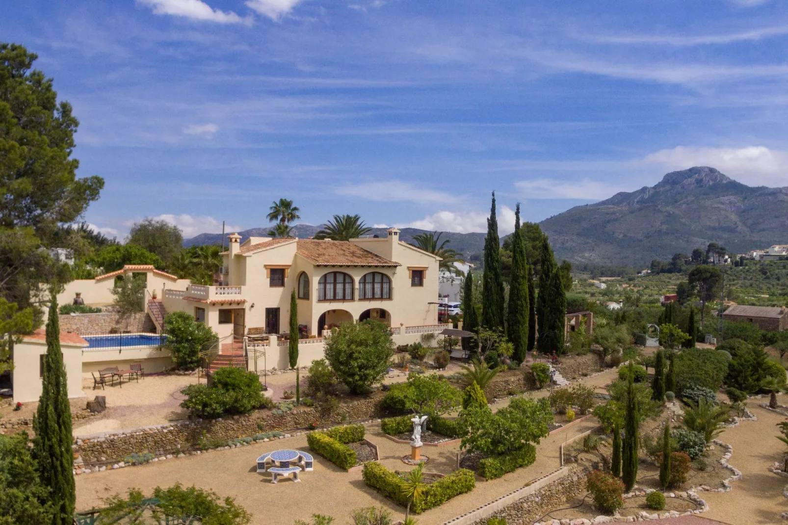 Casa el Paraiso	-Exterior summer