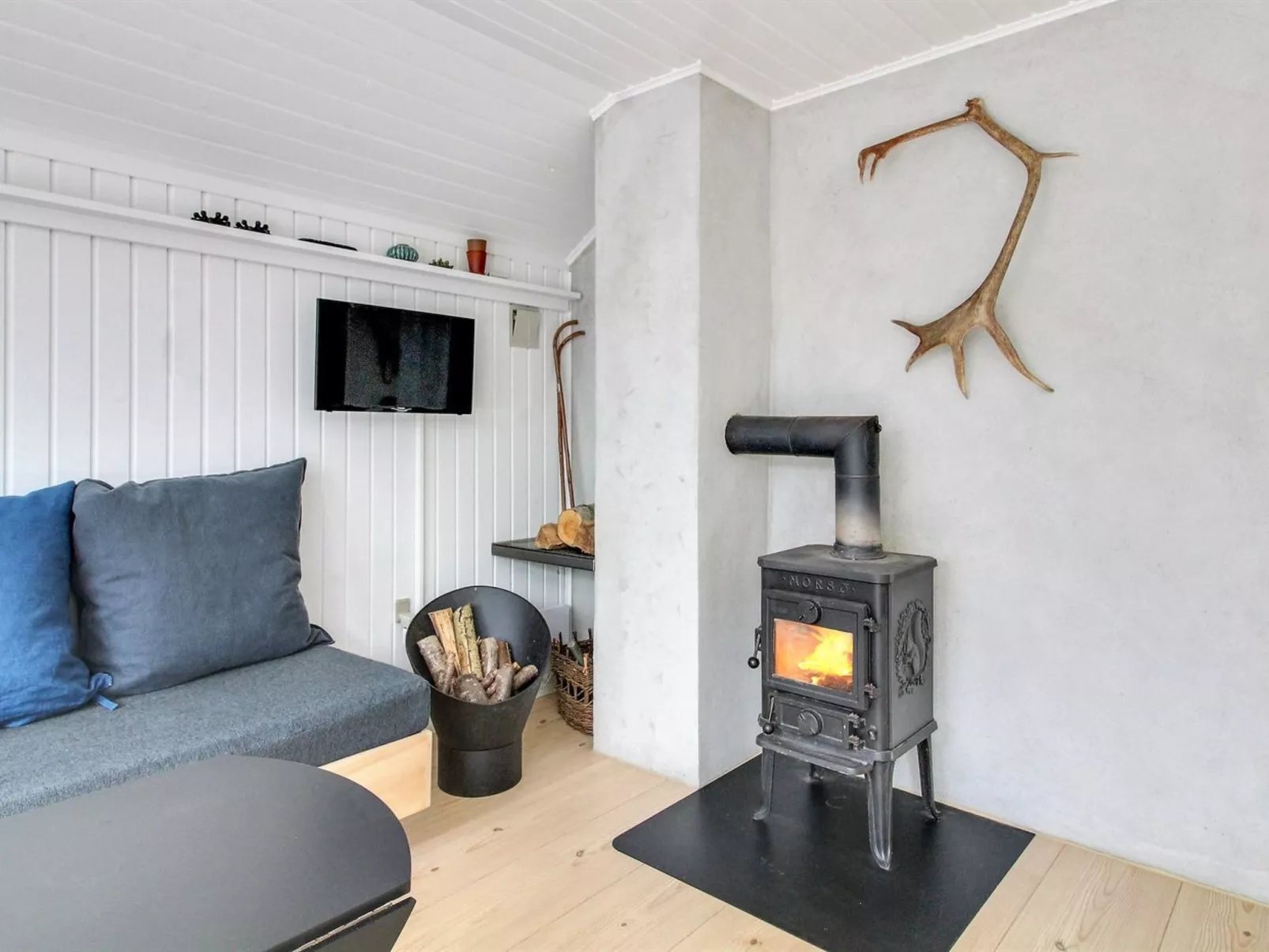 "Nissine" - 50km from the sea-Drinnen