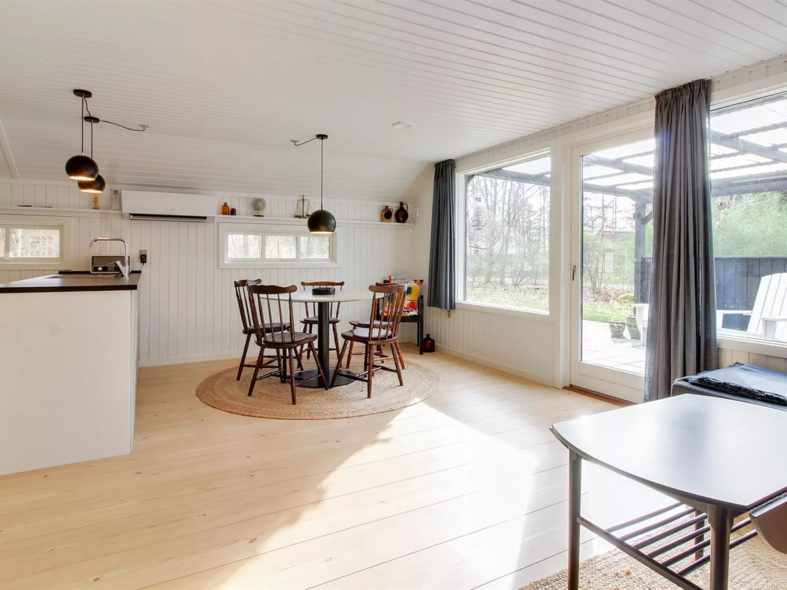 "Nissine" - 50km from the sea-Drinnen