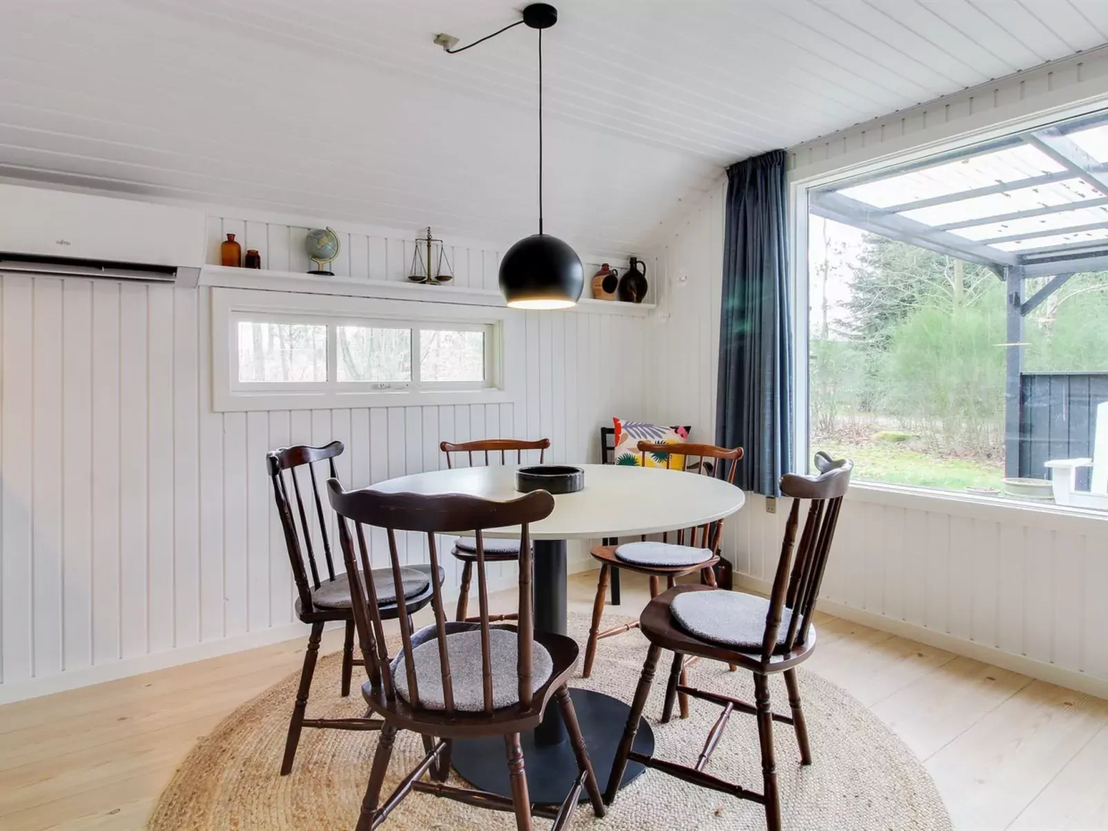 "Nissine" - 50km from the sea-Drinnen