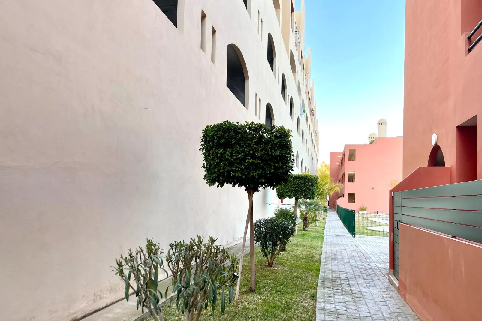 Apto con piscina en Vera playa - Gardens in summer