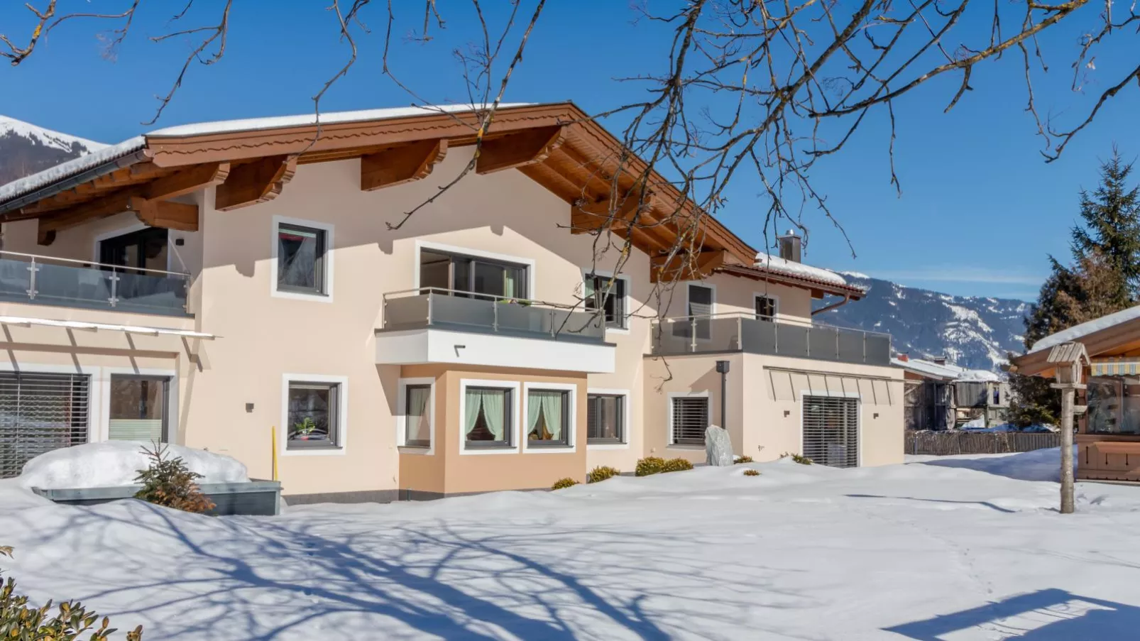 Mamalisl-Exterior winter