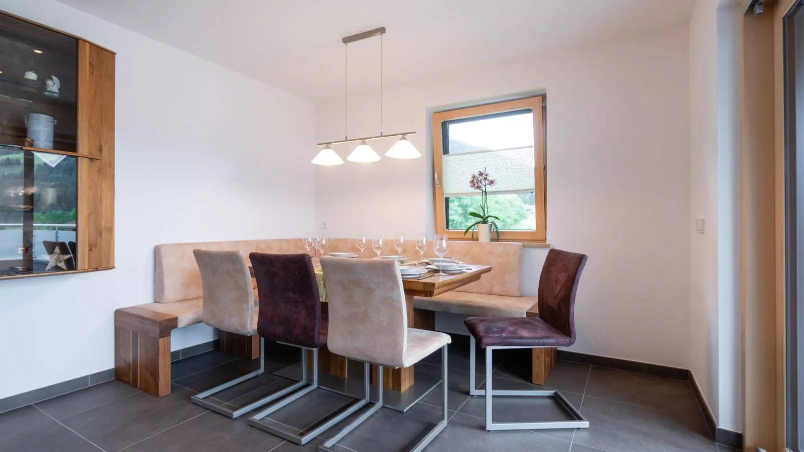 Mamalisl-Dining room