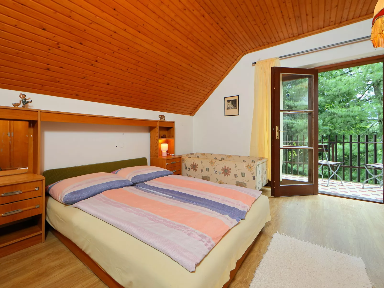 Pinus 2-Inside
