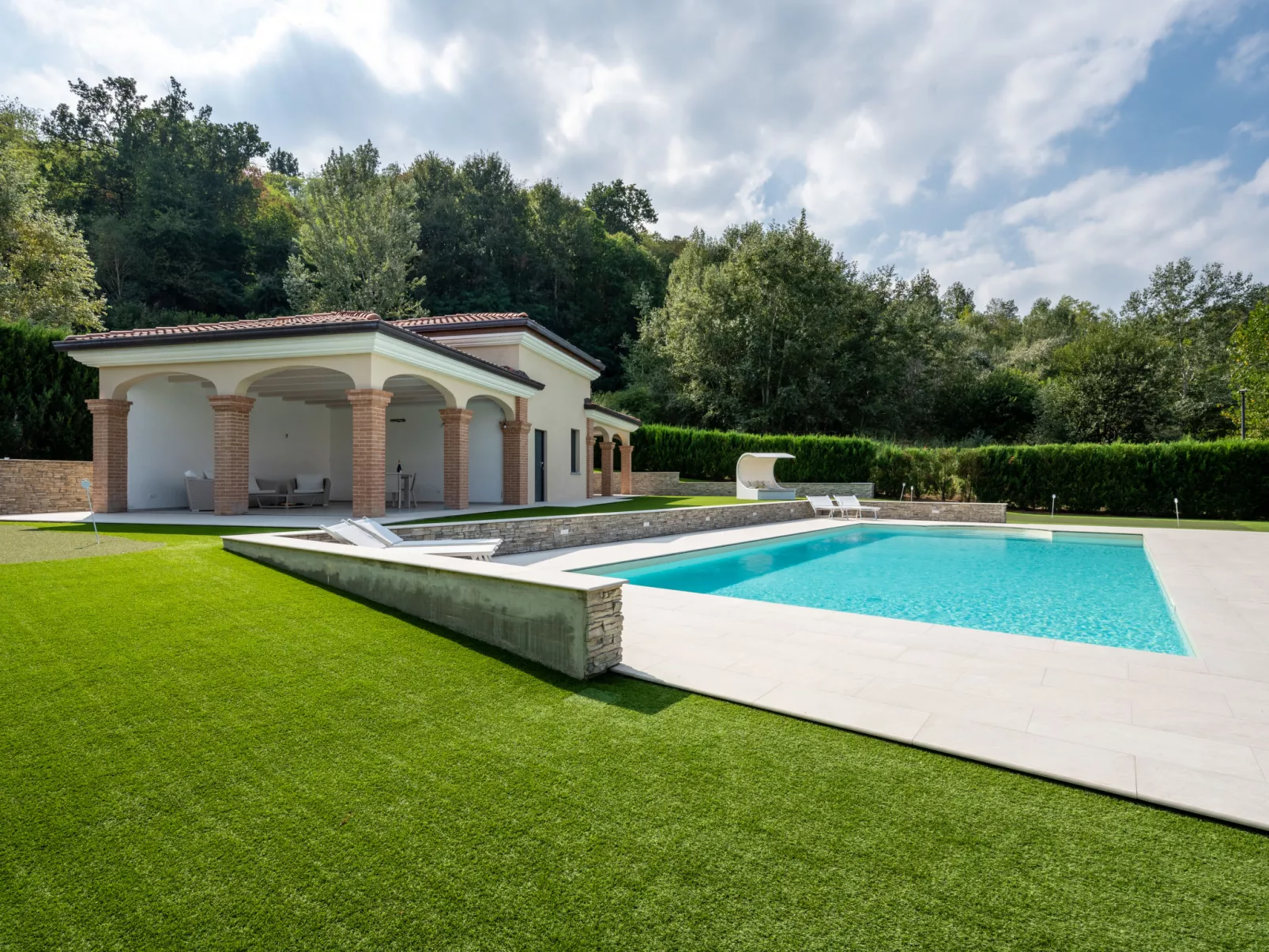Appendino-Outside