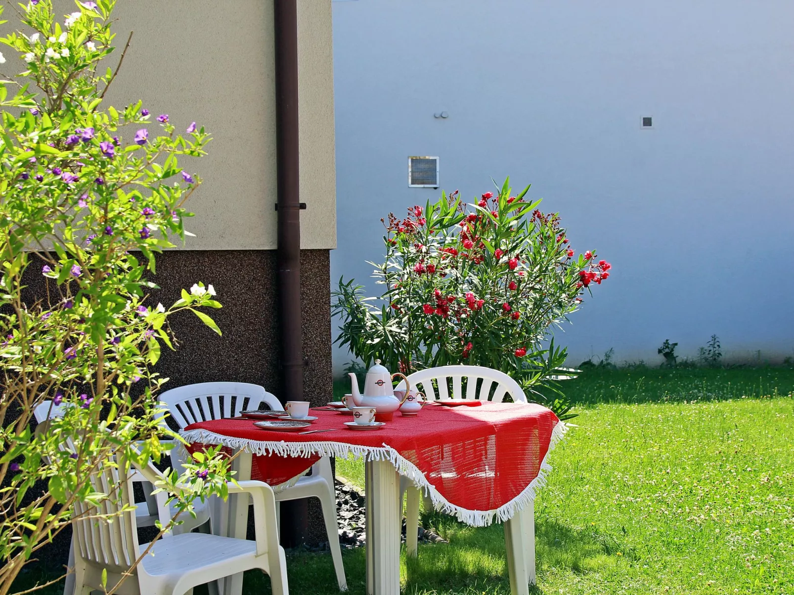 Pannonia-Outside