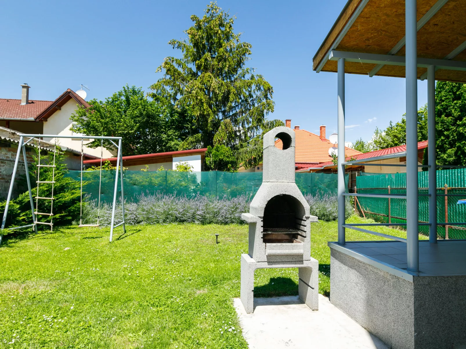 Bercsényi-Outside