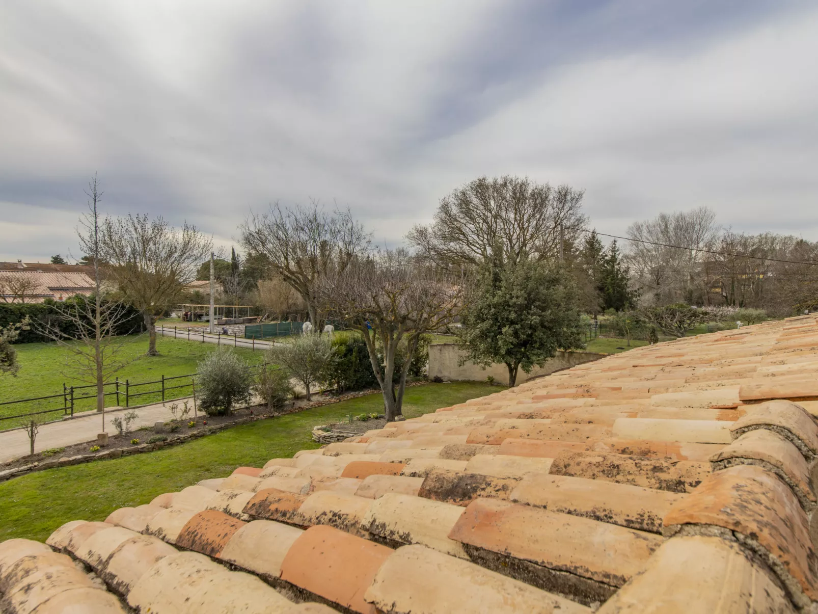 L'Aquillon-Outside